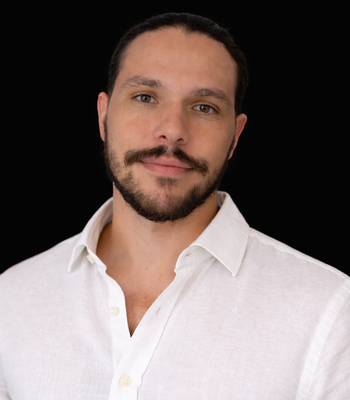 Portrait of Eduardo de Mucha, Real Estate Agent.